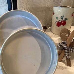 Wilton Round Cake Pans Set Of - ( 2 ) - 8” x  2 ”-   2108-2193 -  -1991